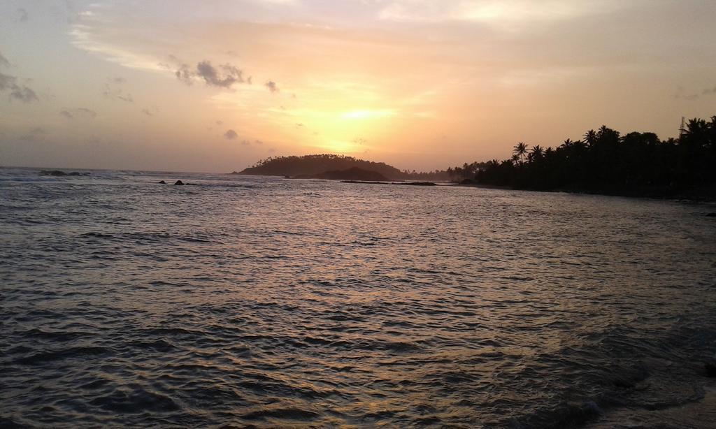 Sunstyle Mirissa Guest House Buitenkant foto